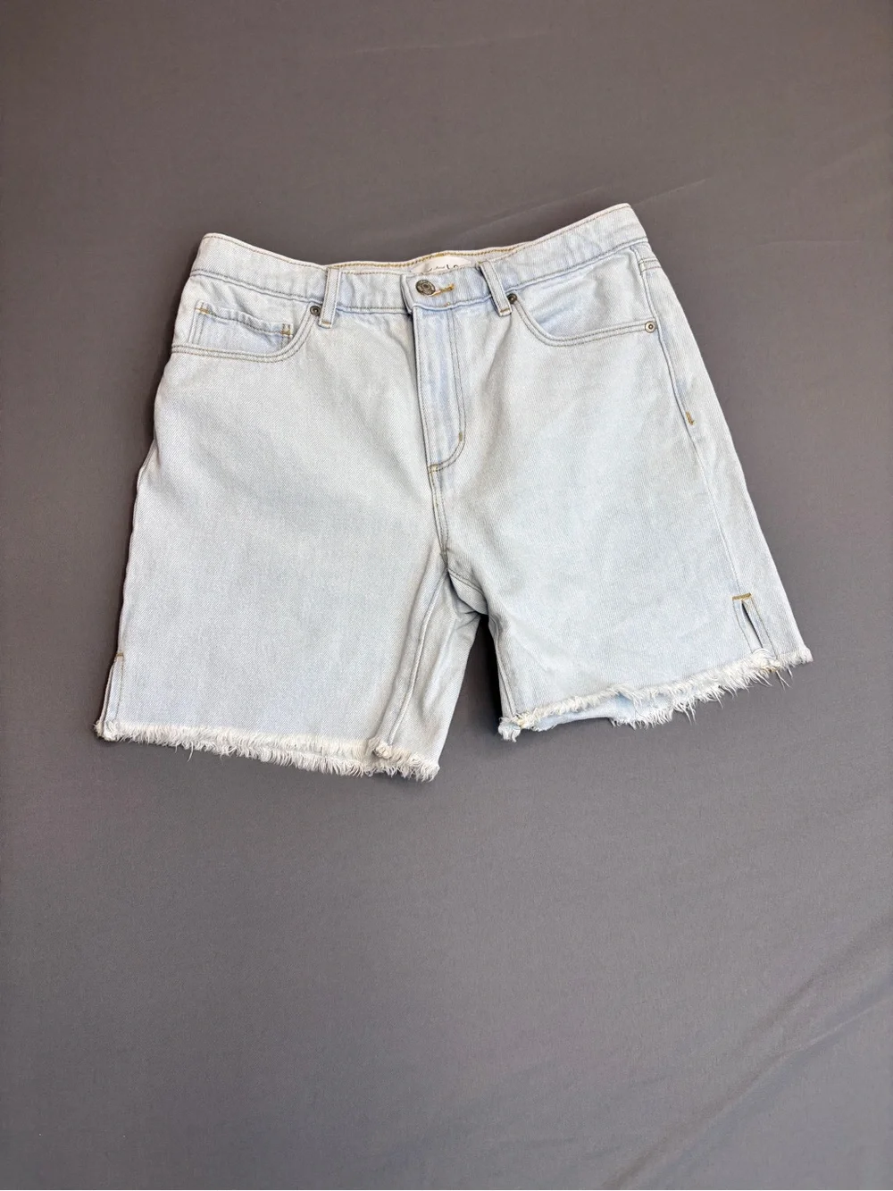 LOFT The Boyfriend Shorts Women's Size 26 Light Wash Raw Hem Denim Casual